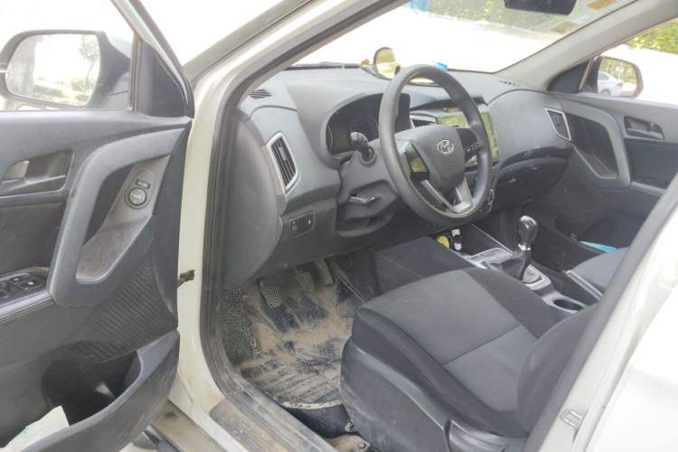 Used Hyundai ix25 2015 1.6L Manual Two-Wheel Drive Fashionable GS Model Driver Seat