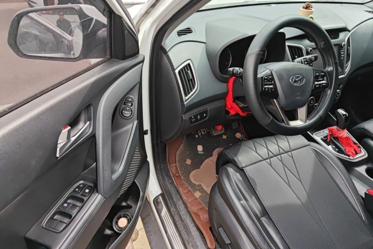 Used Hyundai ix25 2015 1.6L Automatic Two-Wheel-Drive Deluxe DLX Model Driver Seat