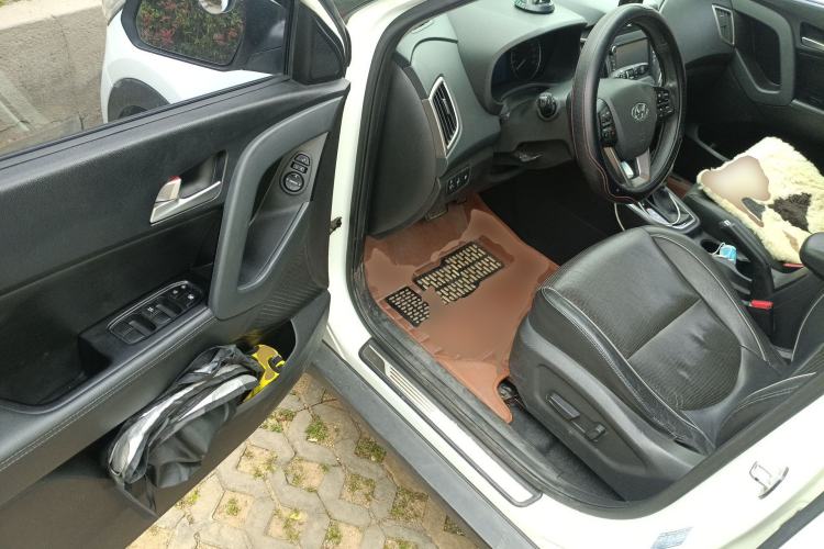 Used Hyundai ix25 2015 2.0L Automatic 4x4 Deluxe DLX Driver Seat