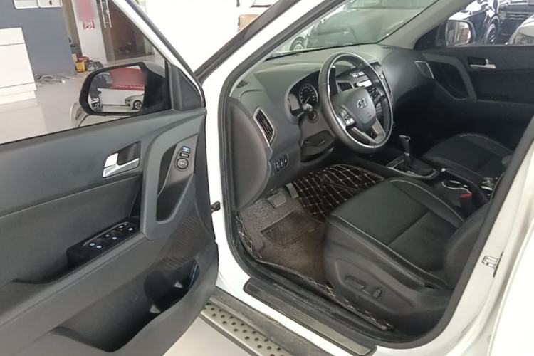 Used Hyundai ix25 2015 1.6L Automatic Two-Wheel-Drive Deluxe DLX Model Driver Seat