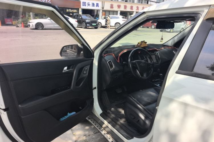 Used Hyundai ix25 2015 1.6L Automatic Two-Wheel-Drive Deluxe DLX Model Driver Seat