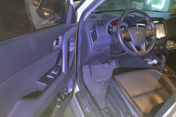 Used Hyundai ix25 2015 1.6L Automatic Two-Wheel Drive Smart GLS Trim Driver Seat