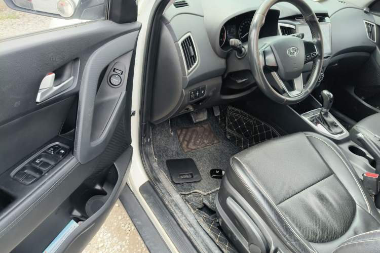 Used Hyundai ix25 2015 1.6L Automatic Two-Wheel Drive Smart GLS Trim Driver Seat