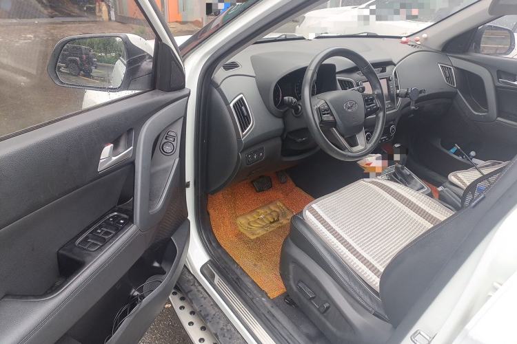 Used Hyundai ix25 2015 1.6L Automatic Two-Wheel-Drive Deluxe DLX Model Driver Seat