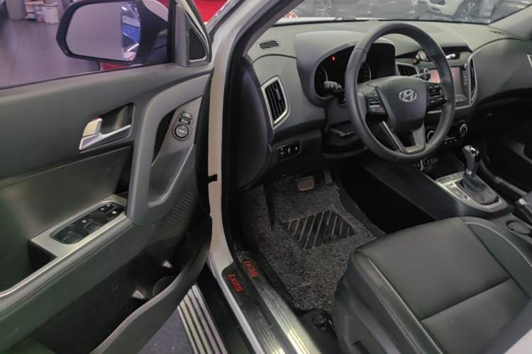 Used Hyundai ix25 2015 1.6L Automatic Two-Wheel-Drive Deluxe DLX Model Driver Seat