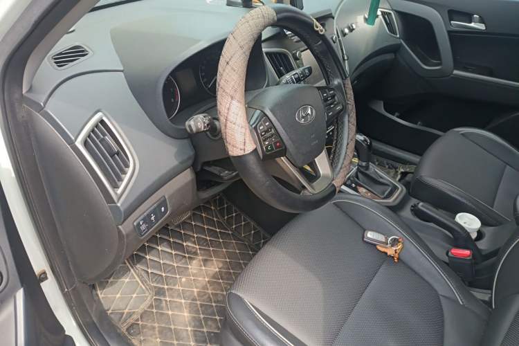 Used Hyundai ix25 2015 1.6L Automatic Two-Wheel-Drive Deluxe DLX Model Driver Seat