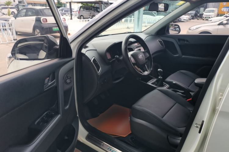 Used Hyundai ix25 2015 1.6L Manual Two-Wheel Drive Fashionable GS Model Driver Seat