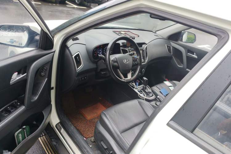 Used Hyundai ix25 2015 1.6L Automatic Two-Wheel-Drive Deluxe DLX Model Driver Seat