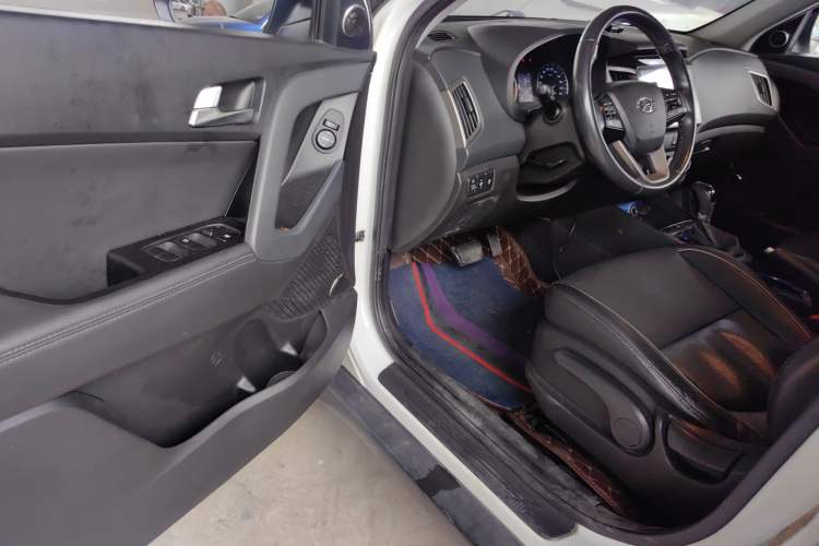 Used Hyundai ix25 2015 1.6L Automatic Two-Wheel Drive Smart GLS Trim Driver Seat