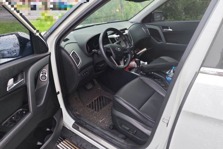 Used Hyundai ix25 2015 1.6L Automatic Two-Wheel-Drive Deluxe DLX Model Driver Seat