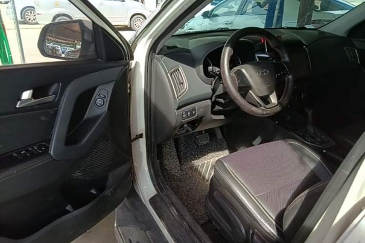 Used Hyundai ix25 2015 1.6L Automatic Two-Wheel Drive Smart GLS Trim Driver Seat