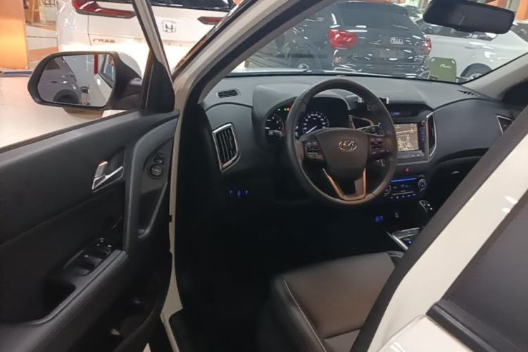 Used Hyundai ix25 2015 1.6L Automatic Two-Wheel-Drive Deluxe DLX Model Driver Seat