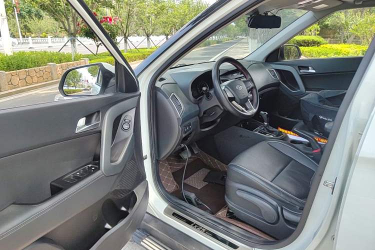 Used Hyundai ix25 2015 1.6L Automatic Two-Wheel Drive Smart GLS Trim Driver Seat