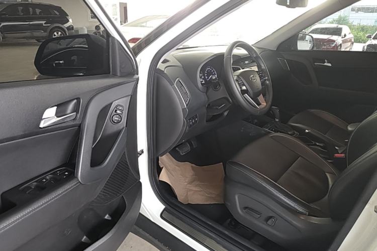 Used Hyundai ix25 2015 1.6L Automatic Two-Wheel-Drive Deluxe DLX Model Driver Seat
