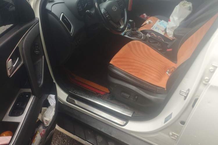 Used Hyundai ix25 2015 1.6L Automatic Two-Wheel-Drive Deluxe DLX Model Driver Seat