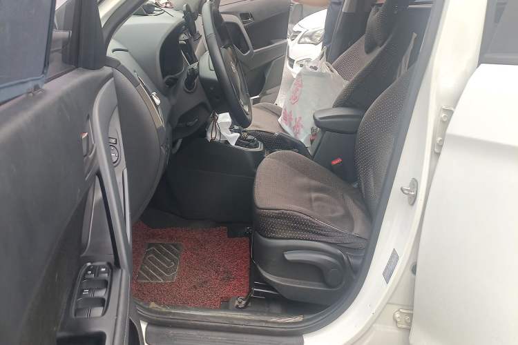 Used Hyundai ix25 2015 1.6L Automatic Two-Wheel Drive Fashionable GS Model Driver Seat