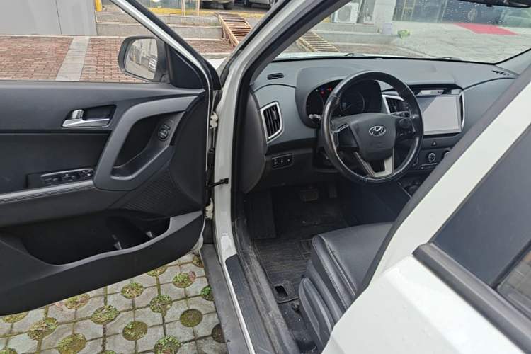 Used Hyundai ix25 2015 1.6L Automatic Two-Wheel Drive Smart GLS Trim Driver Seat