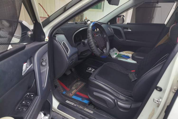 Used Hyundai ix25 2015 1.6L Automatic Two-Wheel-Drive Deluxe DLX Model Driver Seat
