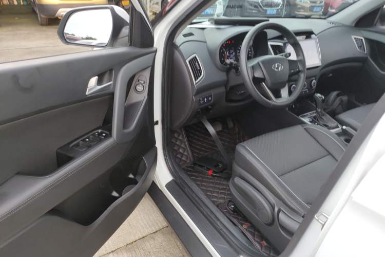 Used Hyundai ix25 2015 1.6L Automatic Two-Wheel Drive Smart GLS Trim Driver Seat