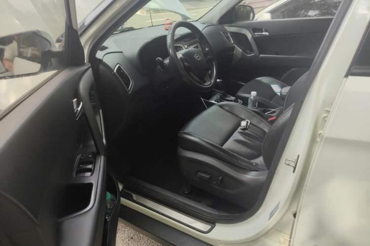 Used Hyundai ix25 2015 1.6L Automatic Two-Wheel-Drive Deluxe DLX Model Driver Seat