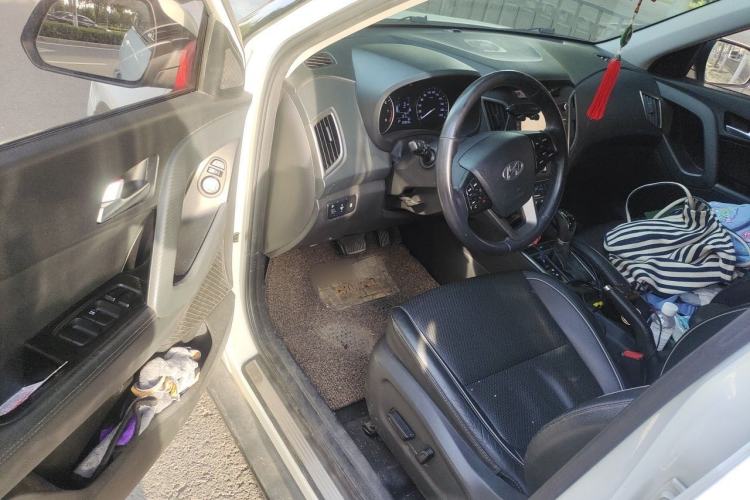 Used Hyundai ix25 2015 1.6L Automatic Two-Wheel-Drive Deluxe DLX Model Driver Seat