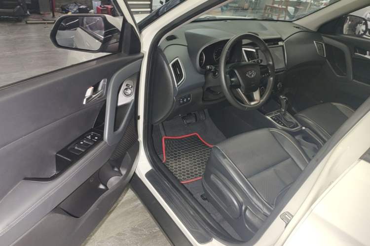 Used Hyundai ix25 2015 1.6L Automatic Two-Wheel Drive Smart GLS Trim Driver Seat