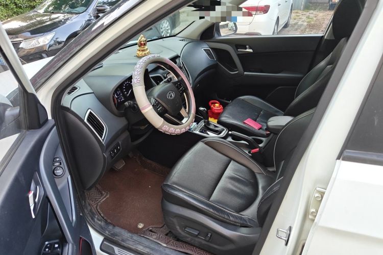 Used Hyundai ix25 2015 1.6L Automatic Two-Wheel-Drive Deluxe DLX Model Driver Seat