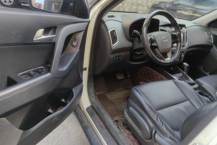 Used Hyundai ix25 2015 1.6L Automatic Two-Wheel Drive Smart GLS Trim Driver Seat