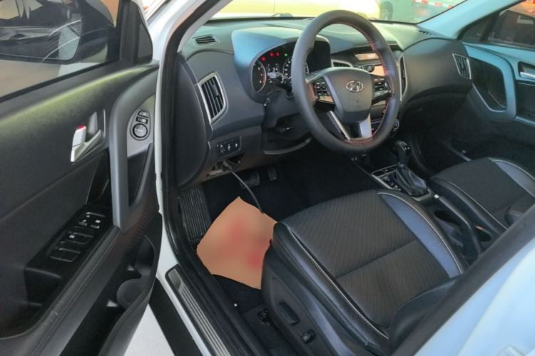 Used Hyundai ix25 2015 1.6L Automatic Two-Wheel-Drive Deluxe DLX Model Driver Seat
