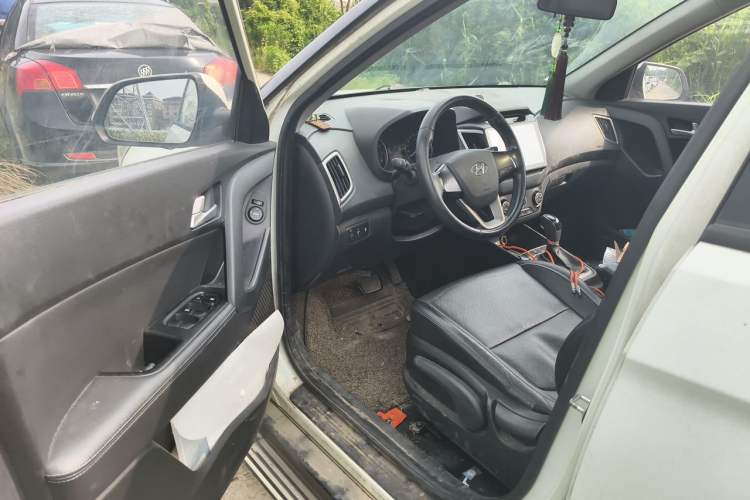 Used Hyundai ix25 2015 1.6L Automatic Two-Wheel Drive Smart GLS Trim Driver Seat