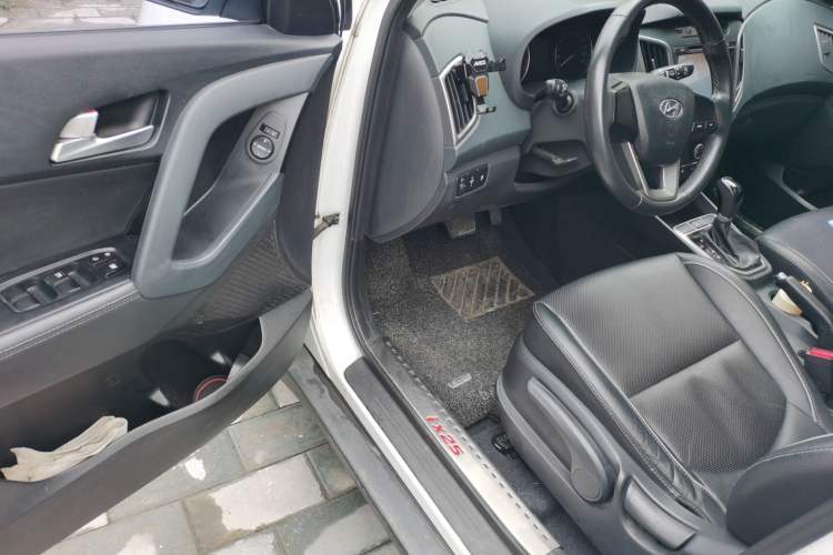 Used Hyundai ix25 2015 1.6L Automatic Two-Wheel Drive Smart GLS Trim Driver Seat