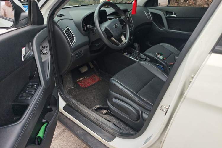 Used Hyundai ix25 2015 1.6L Automatic Two-Wheel Drive Smart GLS Trim Driver Seat