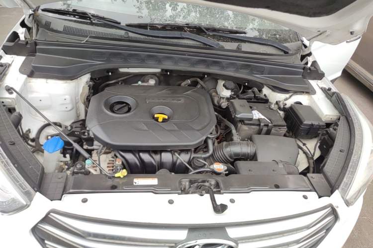 Used Hyundai ix25 2015 2.0L Automatic 4x4 Deluxe DLX Engine Bay