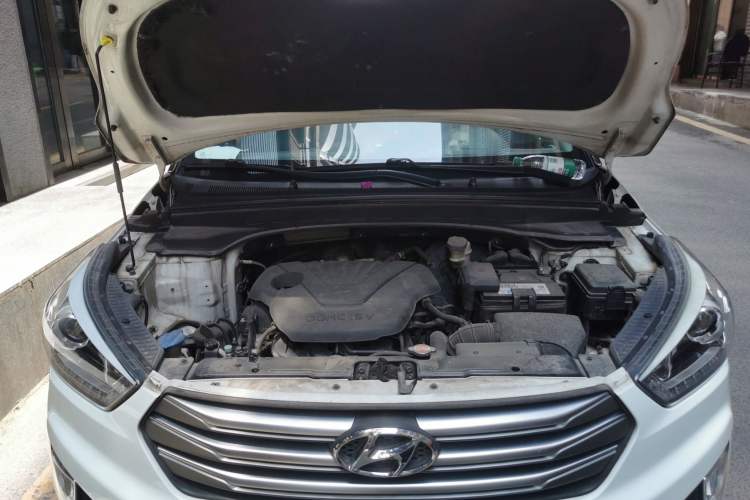 Used Hyundai ix25 2015 1.6L Automatic Two-Wheel-Drive Deluxe DLX Model Engine Bay