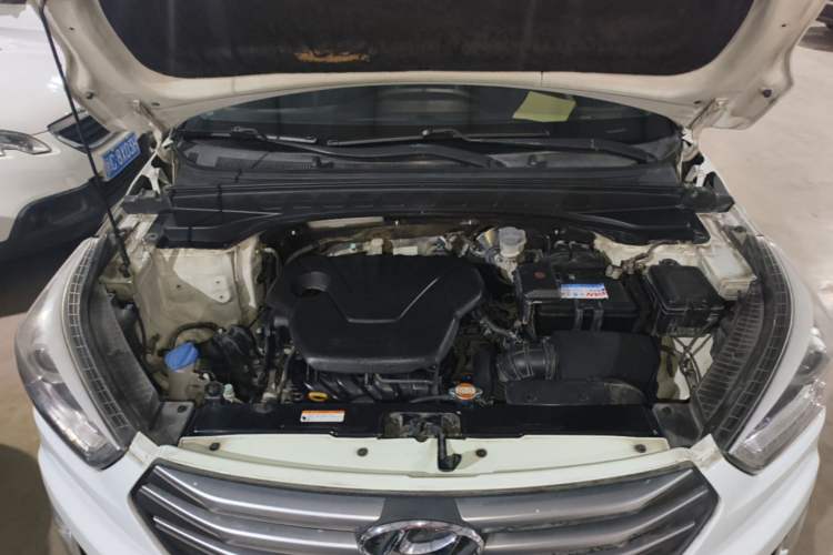 Used Hyundai ix25 2015 1.6L Automatic Two-Wheel-Drive Deluxe DLX Model Engine Bay