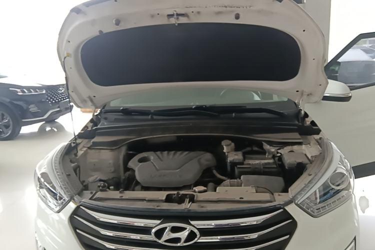 Used Hyundai ix25 2015 1.6L Automatic Two-Wheel-Drive Deluxe DLX Model Engine Bay