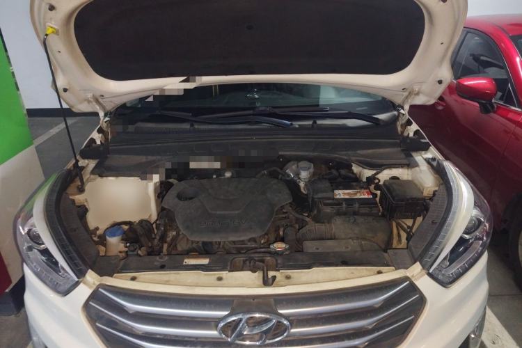 Used Hyundai ix25 2015 1.6L Automatic Two-Wheel-Drive Deluxe DLX Model Engine Bay