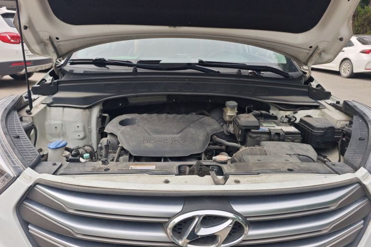 Used Hyundai ix25 2015 1.6L Automatic Two-Wheel-Drive Deluxe DLX Model Engine Bay