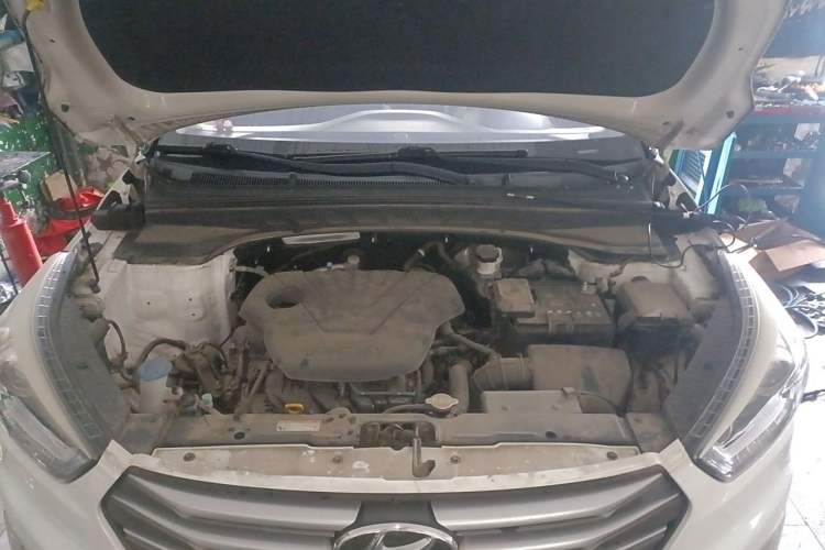Used Hyundai ix25 2015 1.6L Automatic Two-Wheel-Drive Deluxe DLX Model Engine Bay