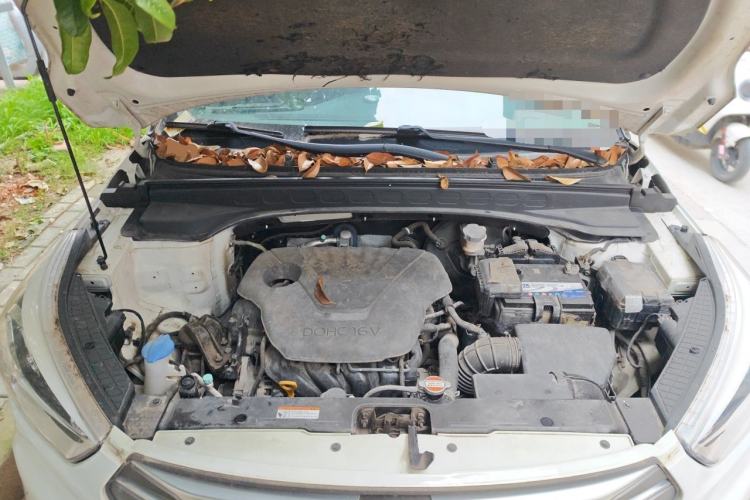 Used Hyundai ix25 2015 1.6L Automatic Two-Wheel Drive Smart GLS Trim Engine Bay