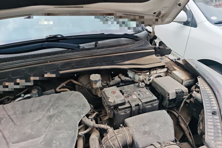 Used Hyundai ix25 2015 1.6L Automatic Two-Wheel-Drive Deluxe DLX Model Engine Bay Left
