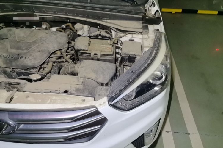 Used Hyundai ix25 2015 1.6L Automatic Two-Wheel-Drive Deluxe DLX Model Engine Bay Left