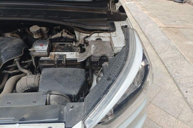 Used Hyundai ix25 2015 1.6L Automatic Two-Wheel Drive Smart GLS Trim Engine Bay Left