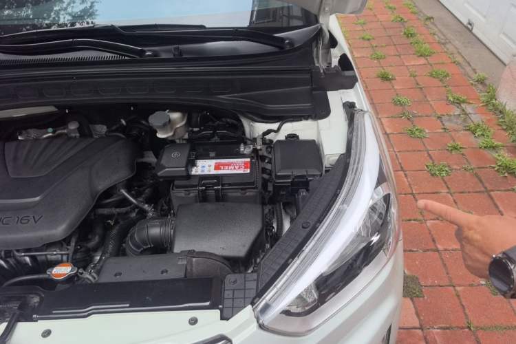 Used Hyundai ix25 2015 1.6L Automatic Two-Wheel Drive Smart GLS Trim Engine Bay Left