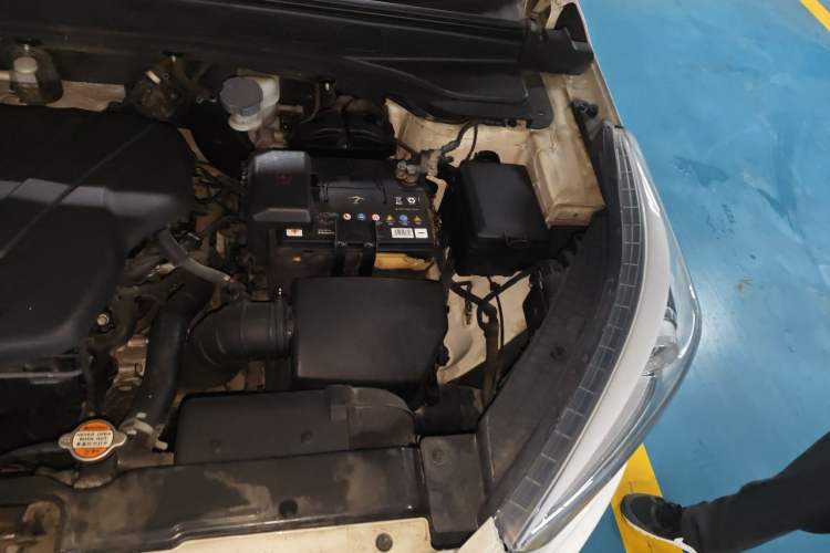 Used Hyundai ix25 2015 1.6L Automatic Two-Wheel-Drive Deluxe DLX Model Engine Bay Left