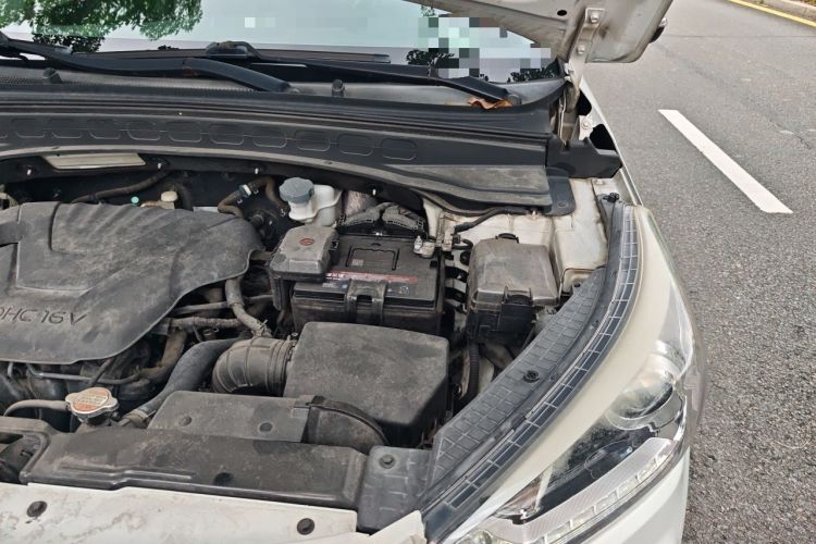 Used Hyundai ix25 2015 1.6L Automatic Two-Wheel-Drive Deluxe DLX Model Engine Bay Left