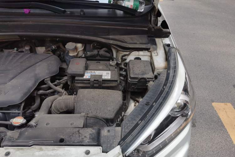 Used Hyundai ix25 2015 1.6L Automatic Two-Wheel-Drive Deluxe DLX Model Engine Bay Left