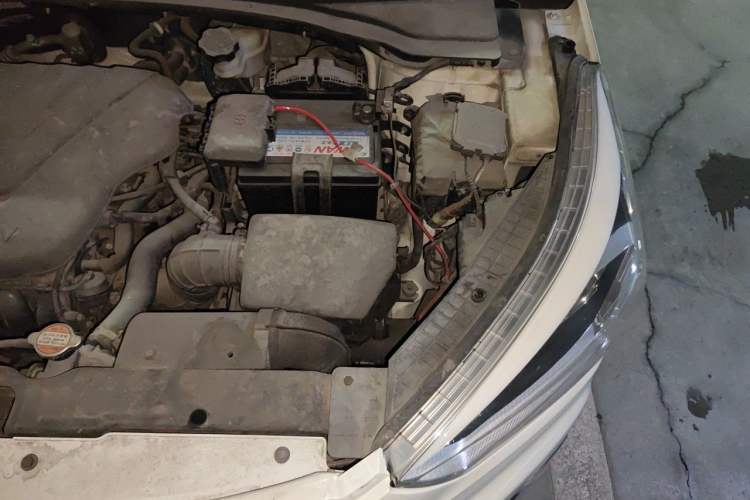 Used Hyundai ix25 2015 1.6L Automatic Two-Wheel-Drive Deluxe DLX Model Engine Bay Left