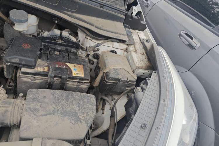 Used Hyundai ix25 2015 1.6L Automatic Two-Wheel-Drive Deluxe DLX Model Engine Bay Left