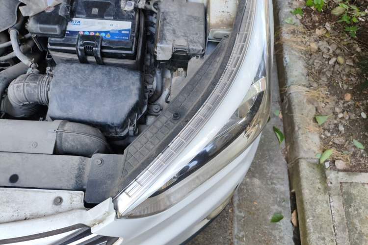 Used Hyundai ix25 2015 1.6L Automatic Two-Wheel Drive Smart GLS Trim Engine Bay Left